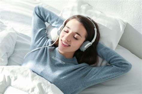 Is Listening to Music While Sleeping with Headphones Bad? The Impact of Sound on Sleep Quality